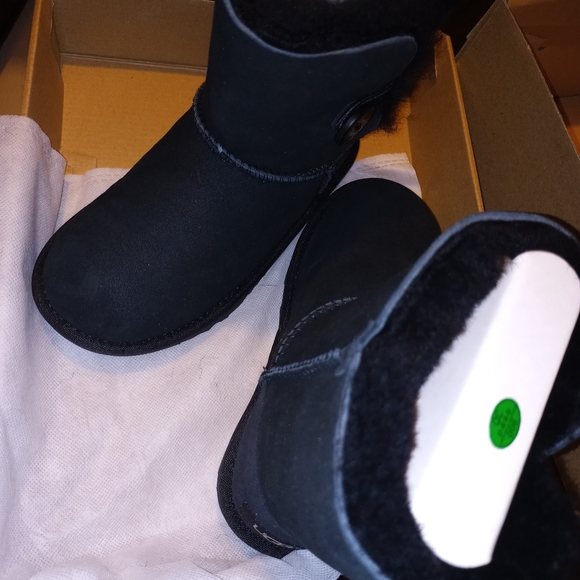 BNIB UGG Bailey Button Kids Boots Size 13 - Picture 2 of 6